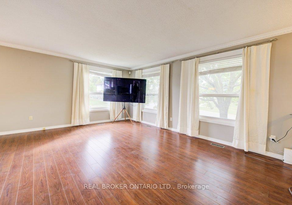7-folkstone-crescent-kitchener-ontario-x12469465