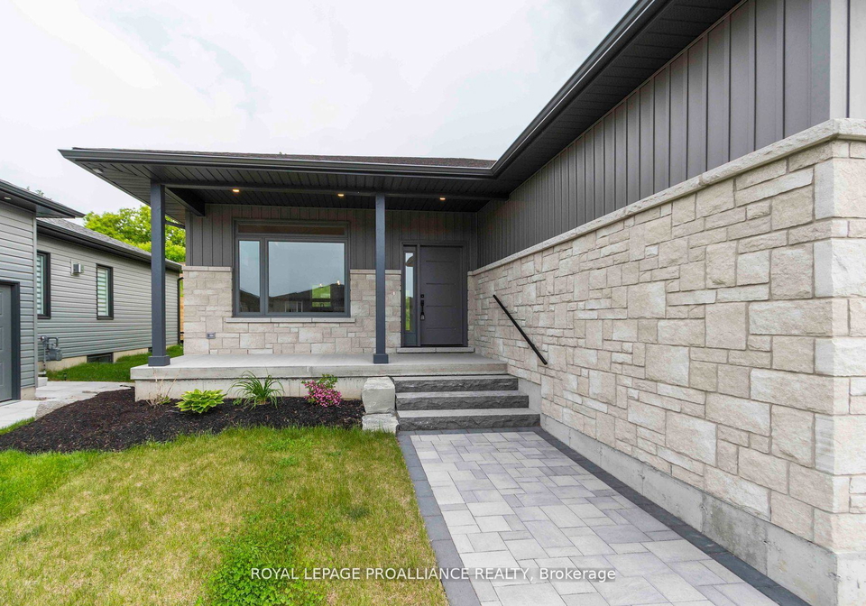 23-schmidt-way-quinte-west-ontario-x12469998