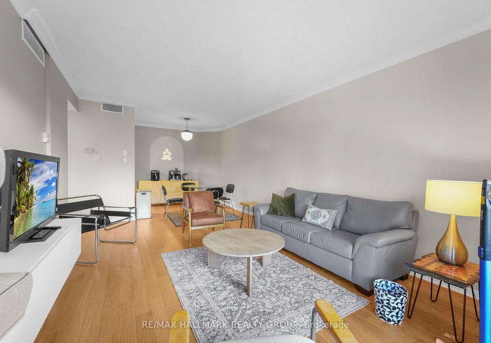 556-laurier-avenue-w-ottawa-ontario-x12470094