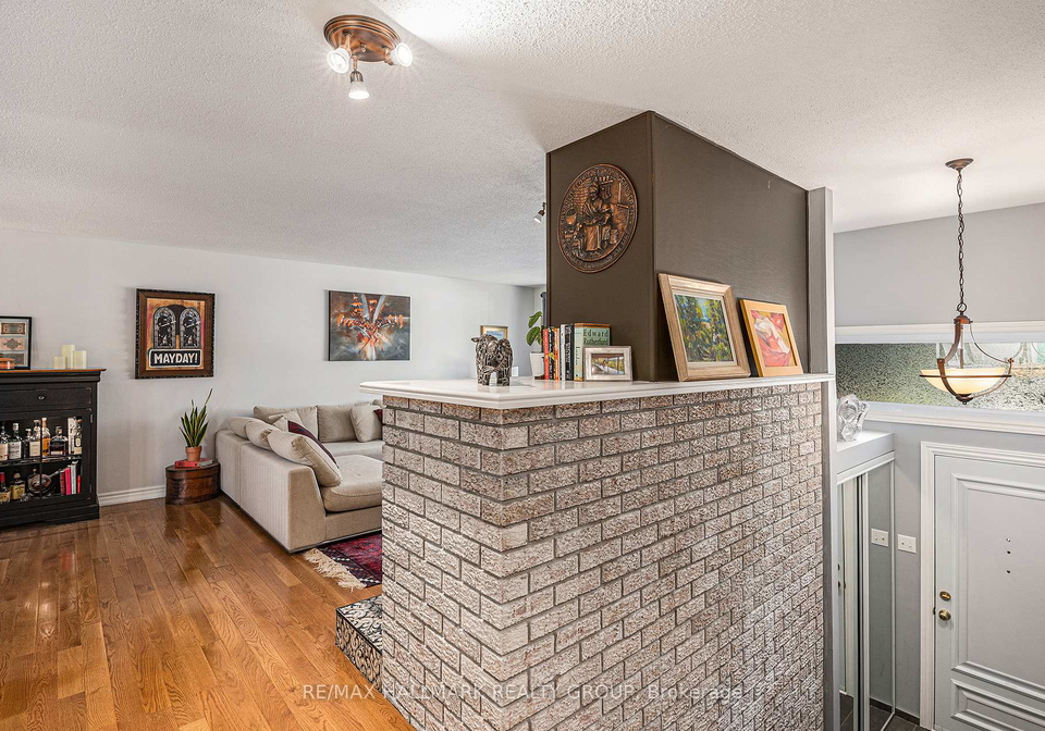 560-buchanan-crescent-ottawa-ontario-x12471881
