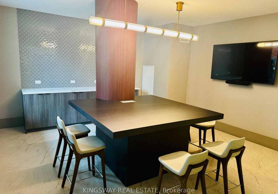 55-duke-street-w-kitchener-ontario-x12472256