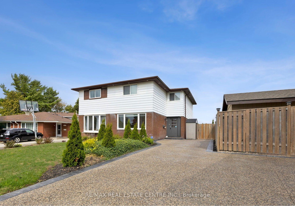 122-mooregate-crescent-kitchener-ontario-x12473395