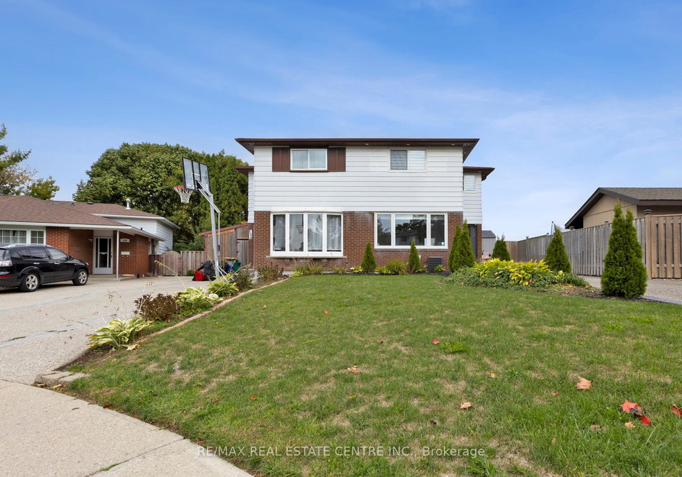 122-mooregate-crescent-kitchener-ontario-x12473395