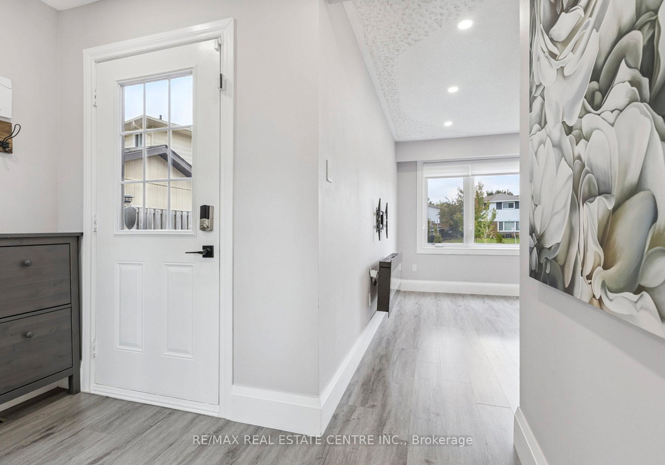 122-mooregate-crescent-kitchener-ontario-x12473395