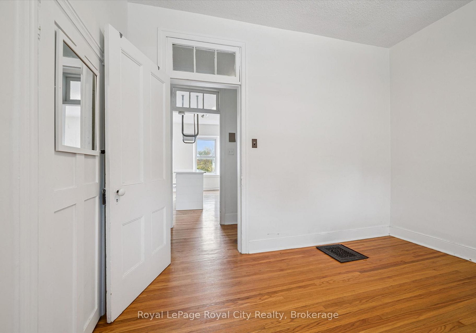 129-metcalfe-street-centre-wellington-ontario-x12473547