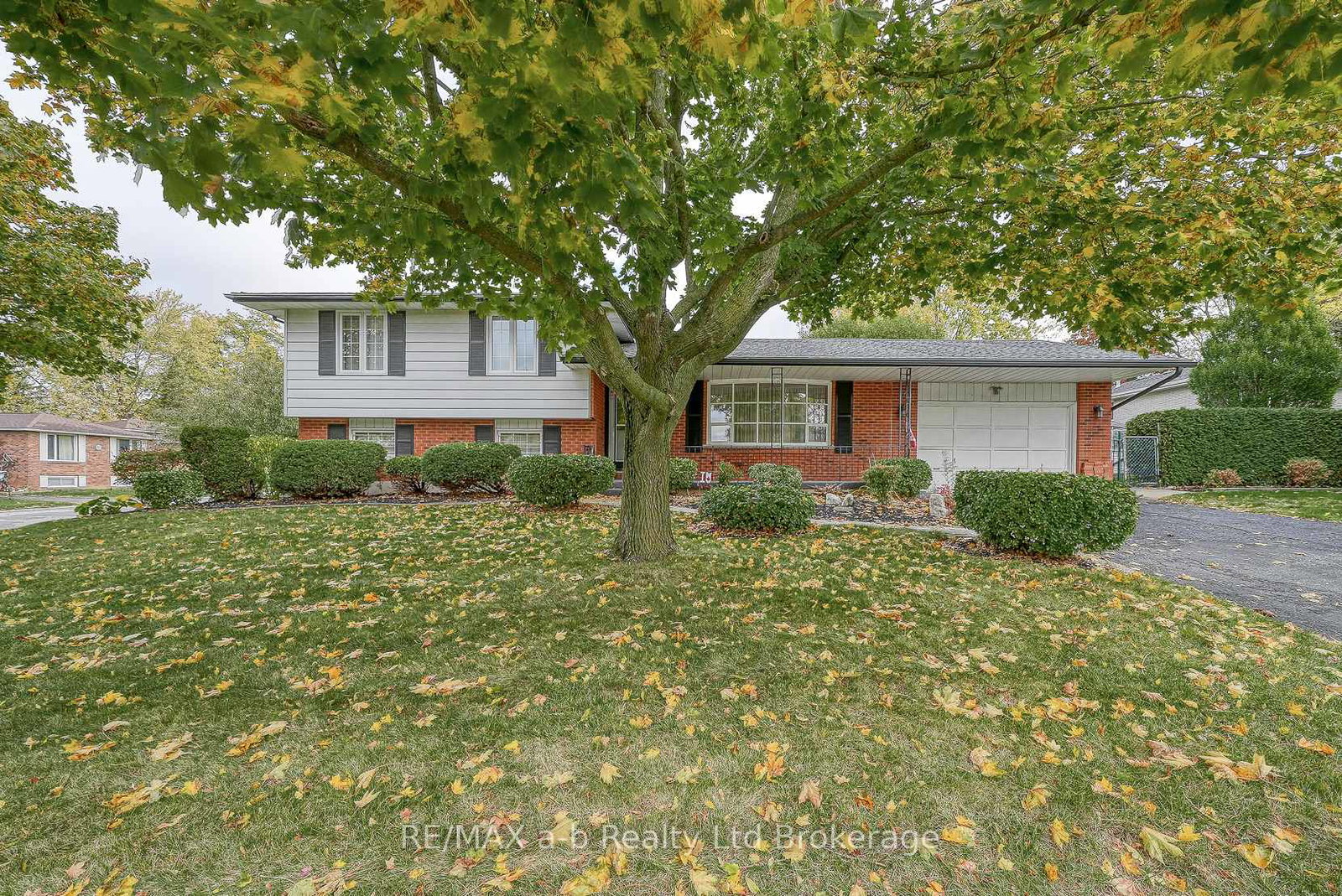 1-golden-place-ingersoll-ontario-x12473698