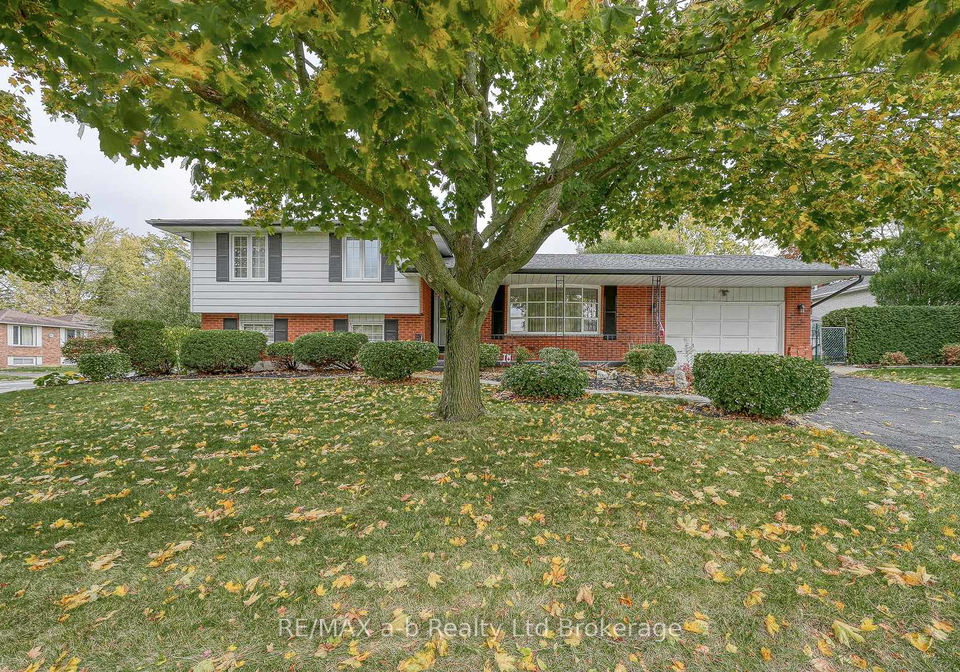 1-golden-place-ingersoll-ontario-x12473698