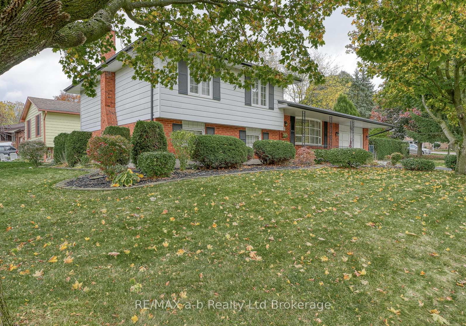 1-golden-place-ingersoll-ontario-x12473698