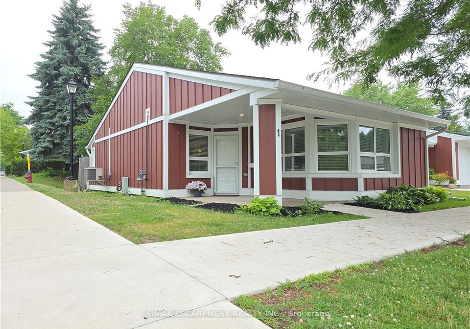 1-szollosy-circle-hamilton-ontario-x12474652