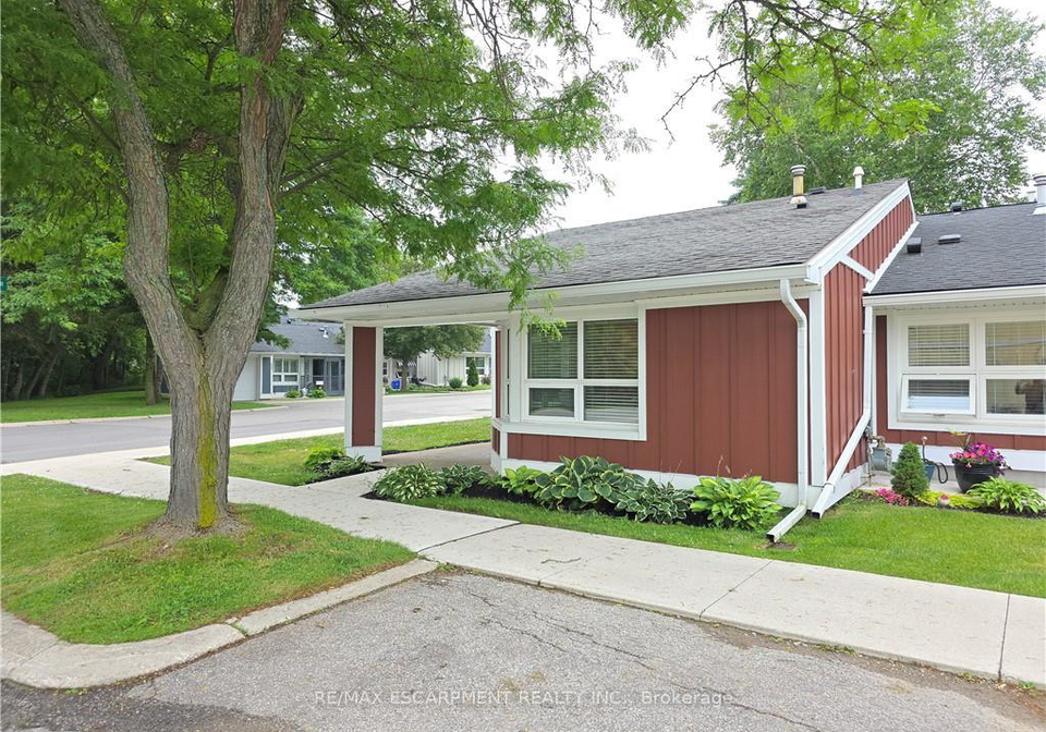 1-szollosy-circle-hamilton-ontario-x12474652