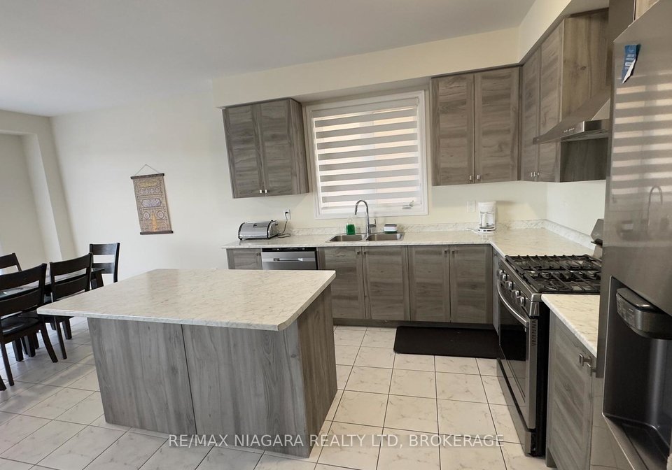 20-legacy-lane-thorold-ontario-x12475152