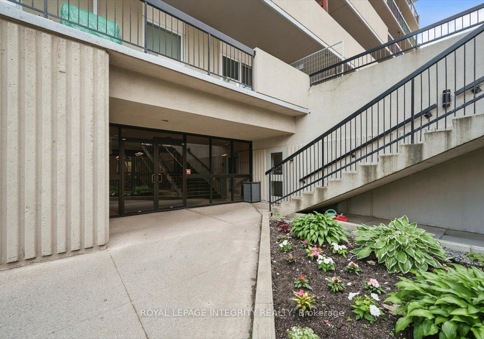 158c-mcarthur-avenue-ottawa-ontario-x12475388