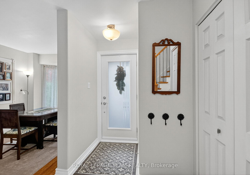 21-raftus-square-ottawa-ontario-x12475448