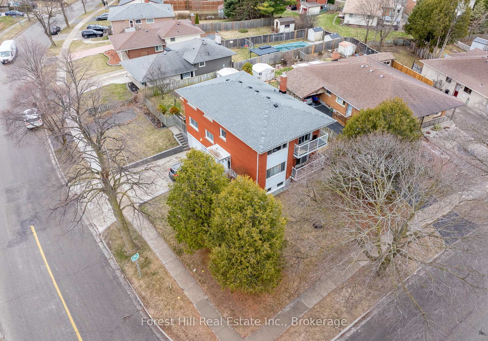 35-shaftsbury-drive-kitchener-ontario-x12475532