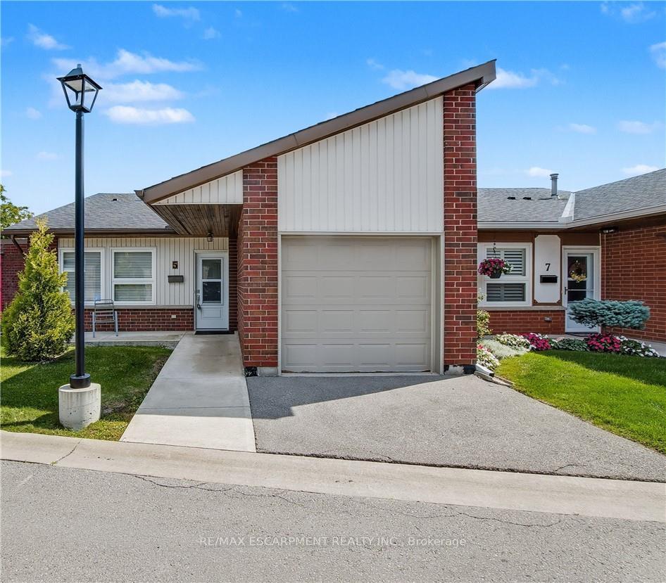 5-archdeacon-clark-trail-hamilton-ontario-x12475934