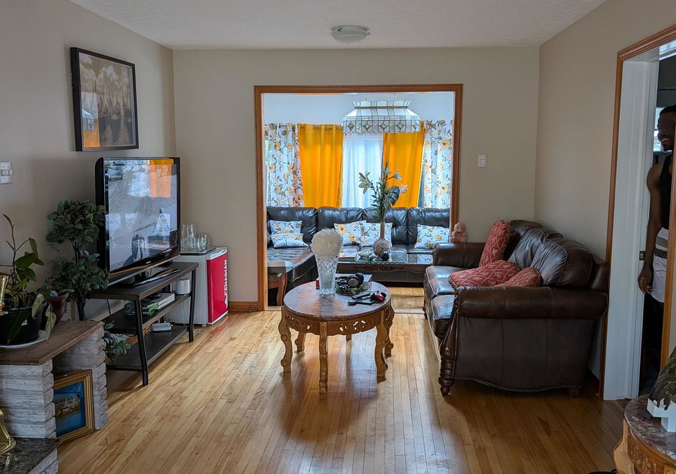 393-donald-street-ottawa-ontario-x12476062