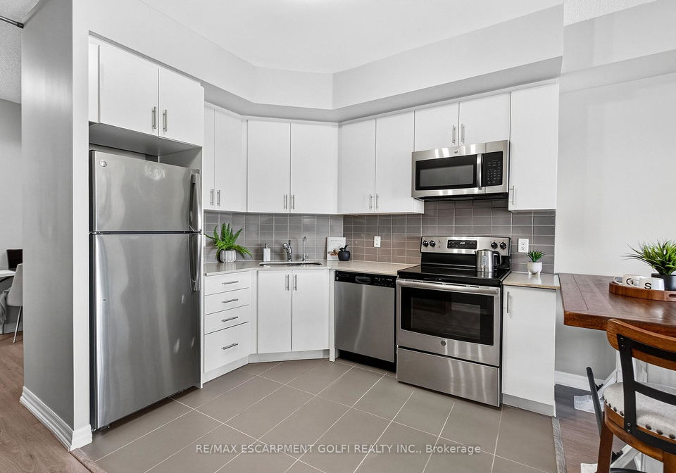 560-north-service-road-grimsby-ontario-x12476308