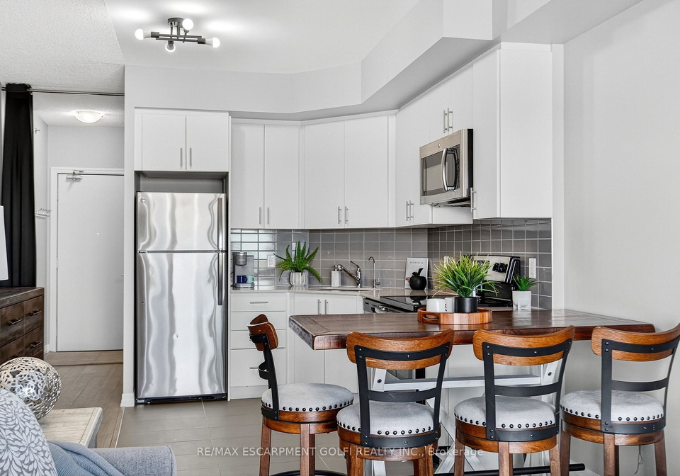 560-north-service-road-grimsby-ontario-x12476308