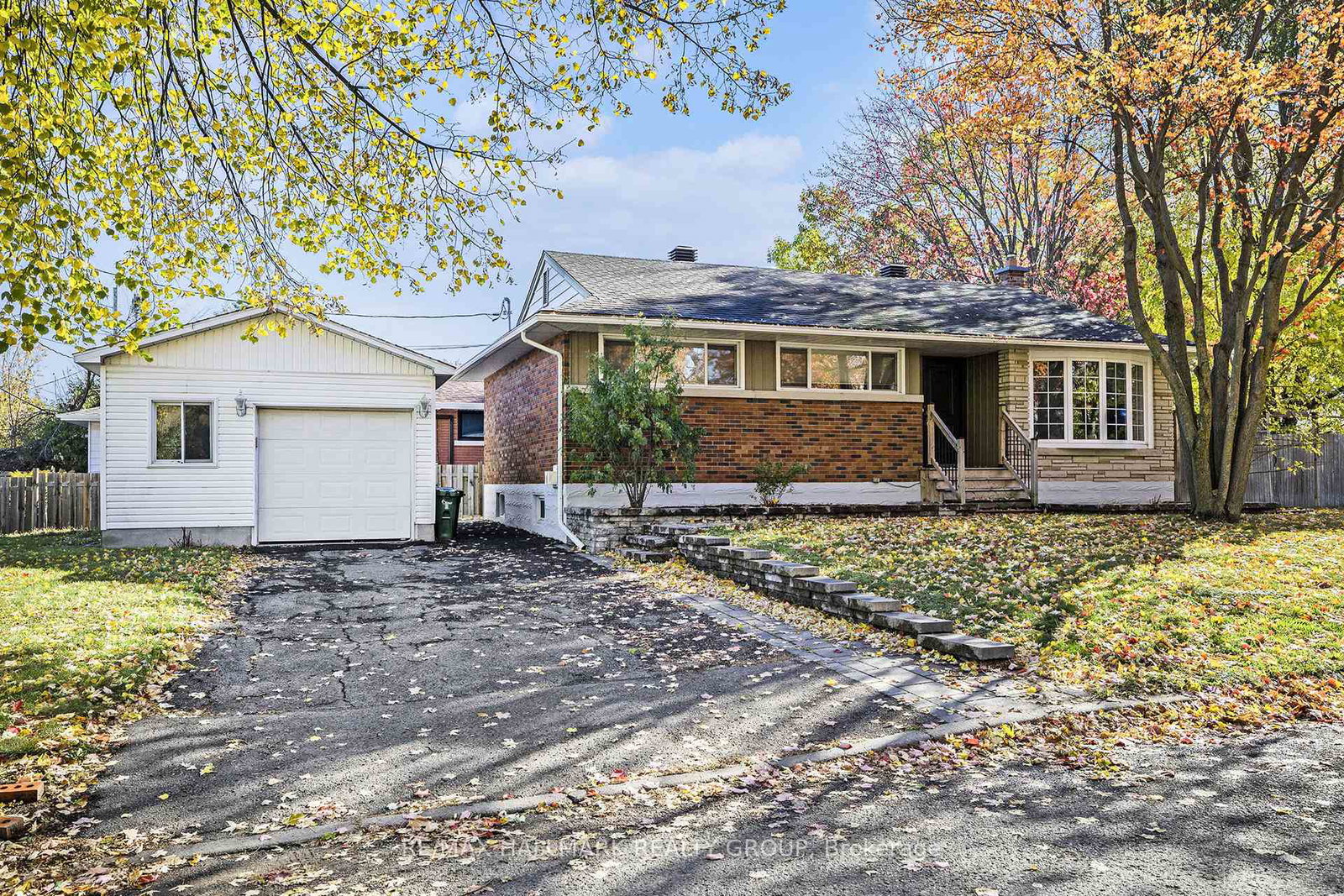 715-holt-crescent-ottawa-ontario-x12476341