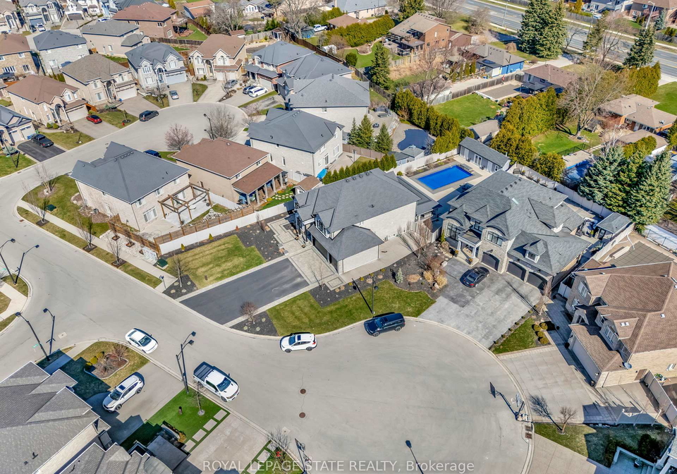 7-bernini-court-hamilton-ontario-x12476466