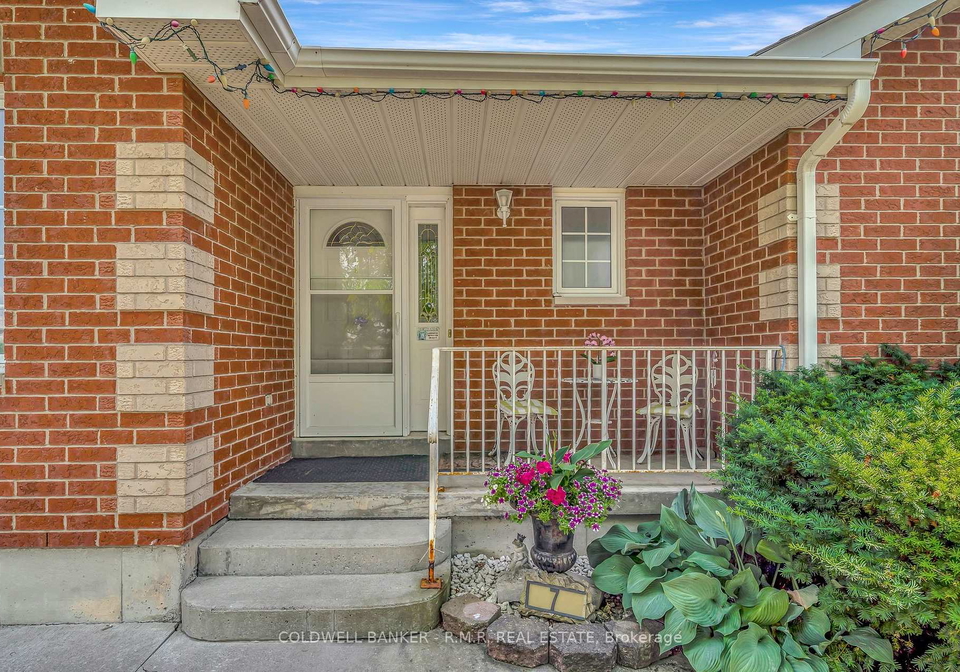 7-eakins-crescent-kawartha-lakes-ontario-x12476563