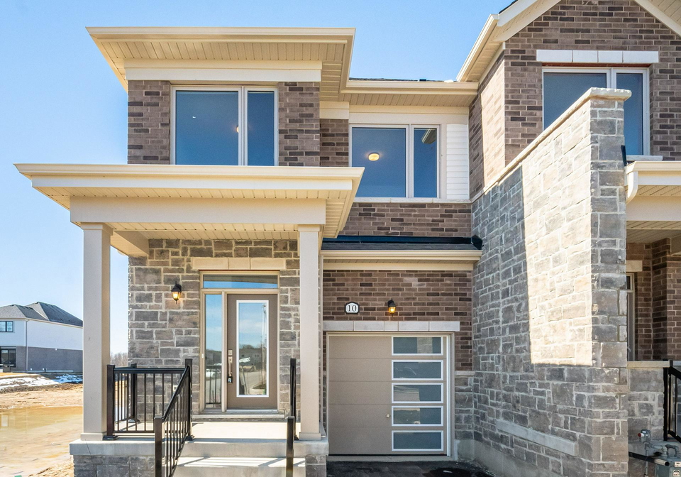 10-prest-way-e-centre-wellington-ontario-x12477207