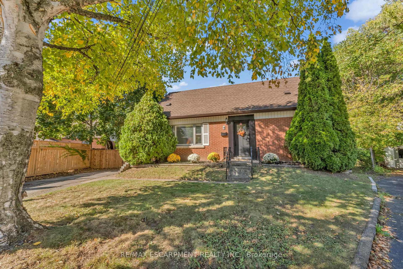 9-elaine-court-hamilton-ontario-x12477296