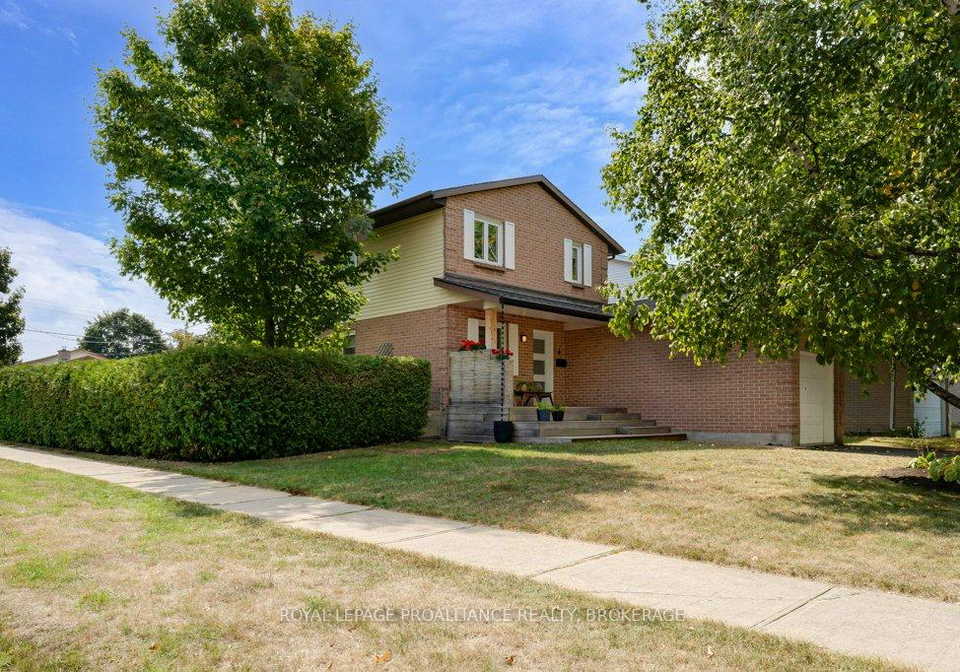 4-glenaire-mews-kingston-ontario-x12477960