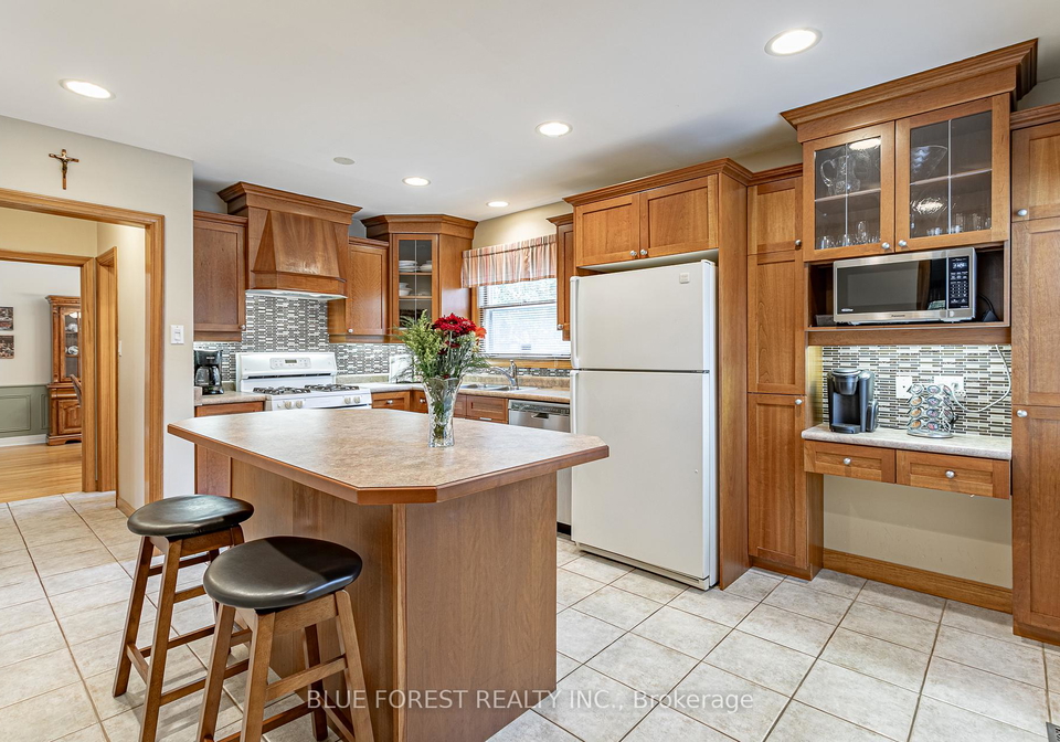 836-westbury-crescent-london-south-ontario-x12478587