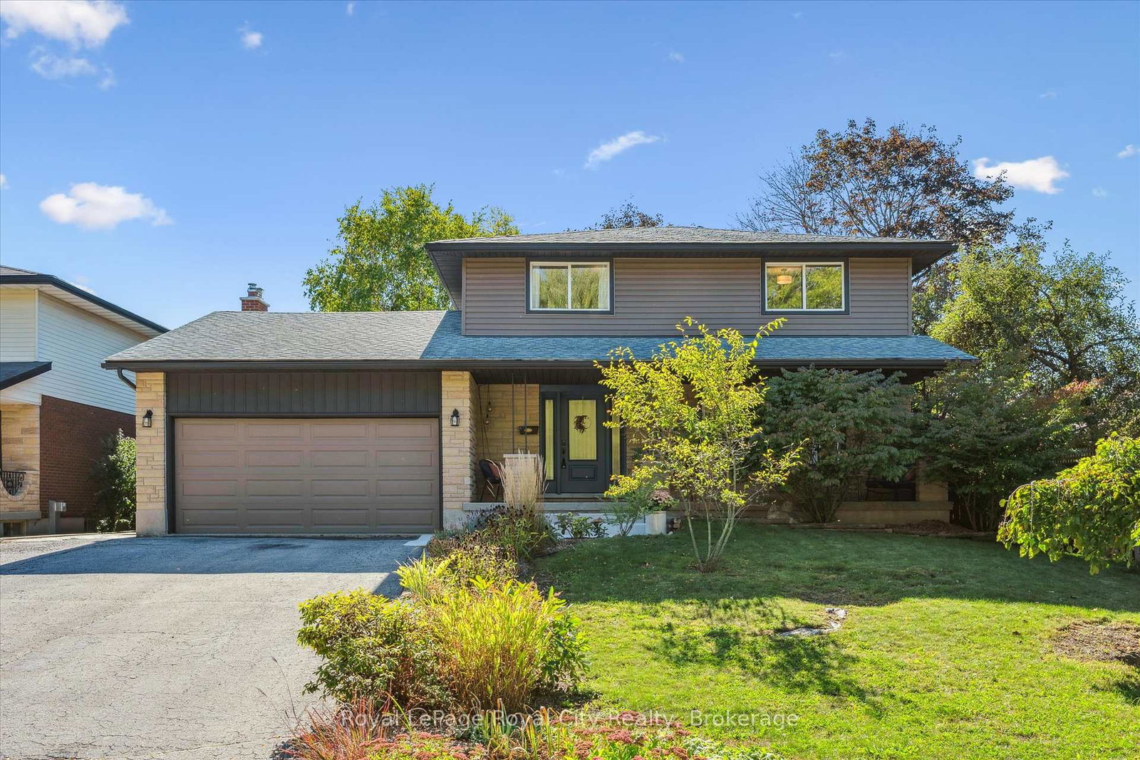 3-latenda-place-guelph-ontario-x12478765