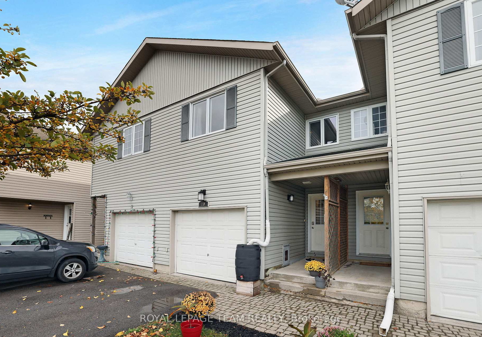 10-johnston-street-carleton-place-ontario-x12479439