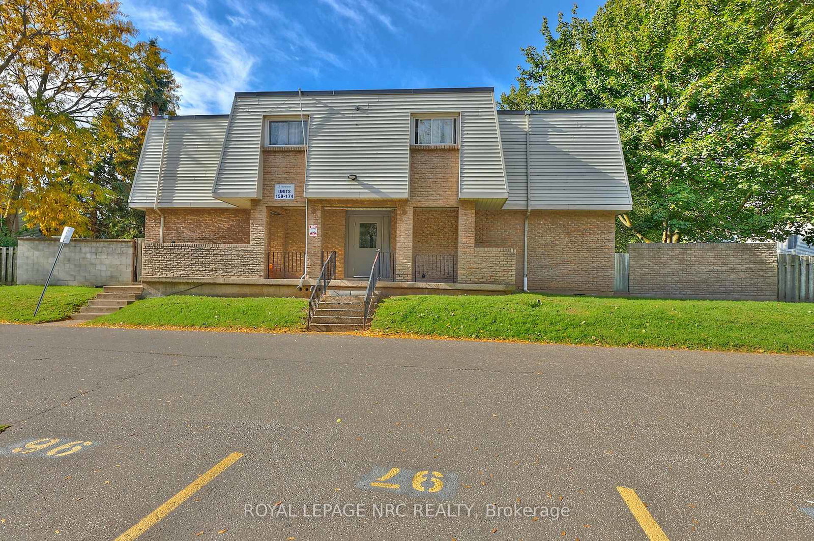 17-old-pine-trail-st-catharines-ontario-x12480153
