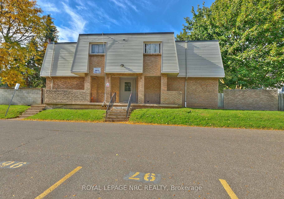 17-old-pine-trail-st-catharines-ontario-x12480153
