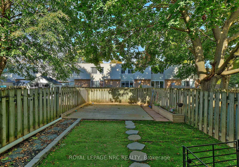 17-old-pine-trail-st-catharines-ontario-x12480153