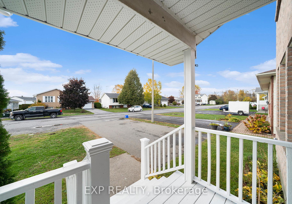 14-felker-way-south-dundas-ontario-x12480575