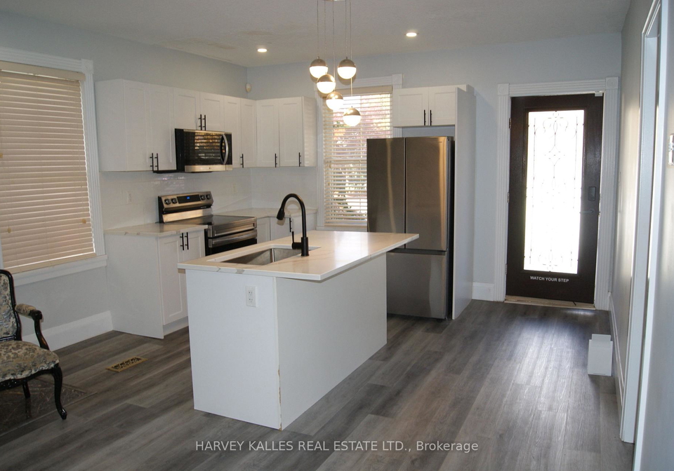 70-centre-street-w-strathroycaradoc-strathroy-caradoc-ontario-x12480742