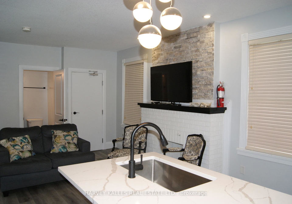 70-centre-street-w-strathroycaradoc-strathroy-caradoc-ontario-x12480742