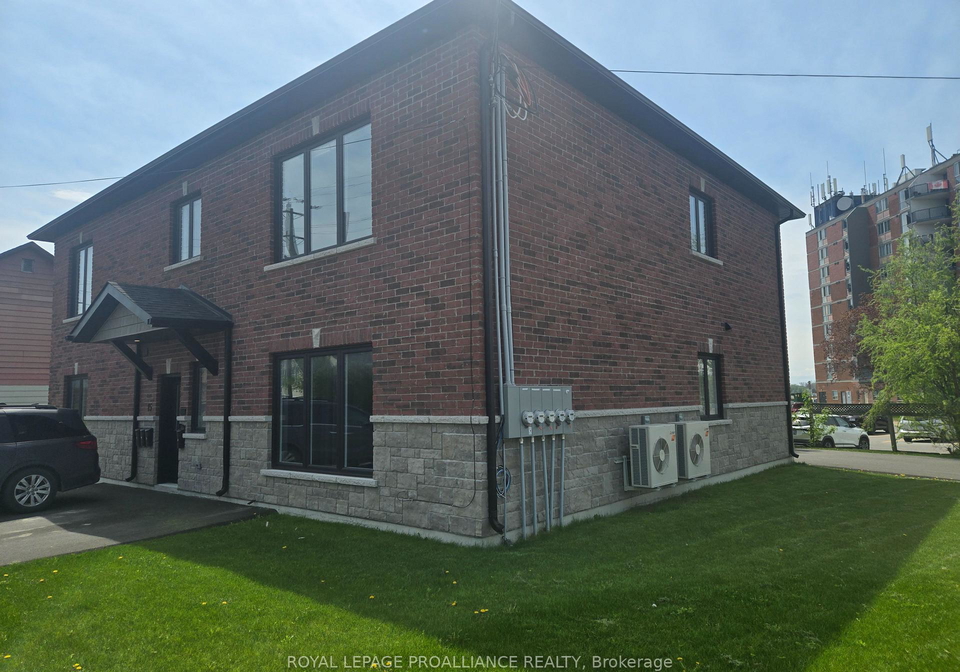 15-bay-street-quinte-west-ontario-x12481247