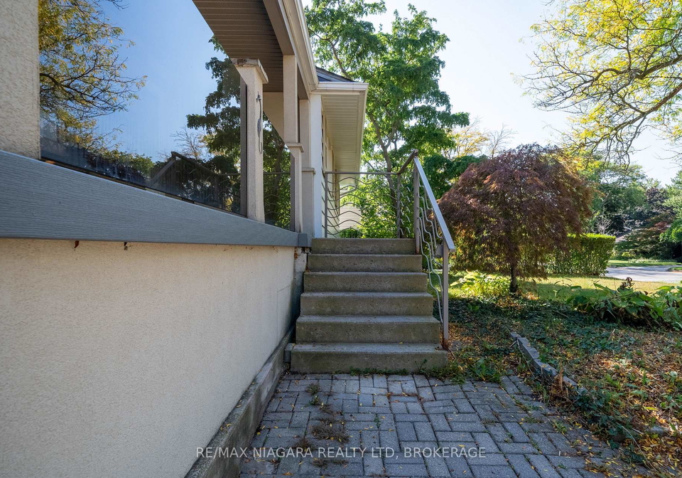 107-village-road-st-catharines-ontario-x12481775