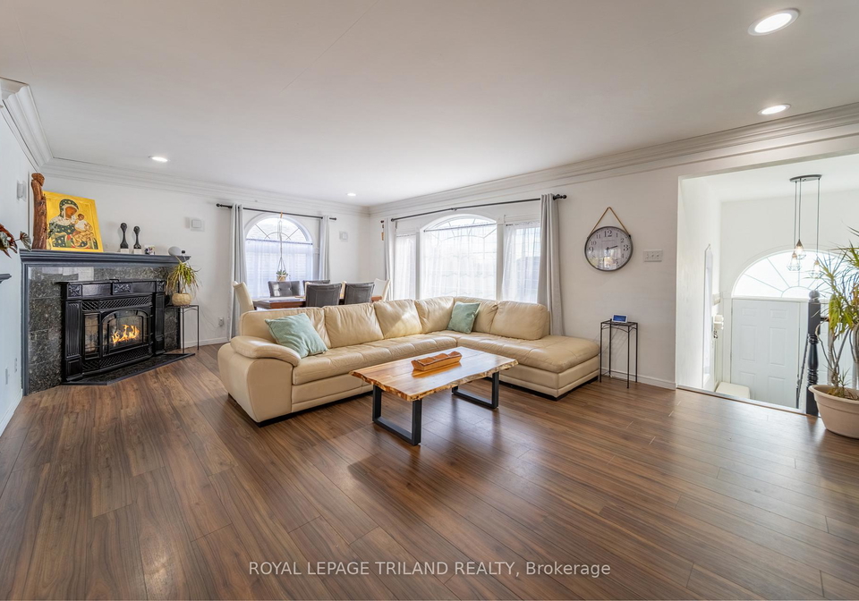 212-golfview-street-lambton-shores-ontario-x12482479