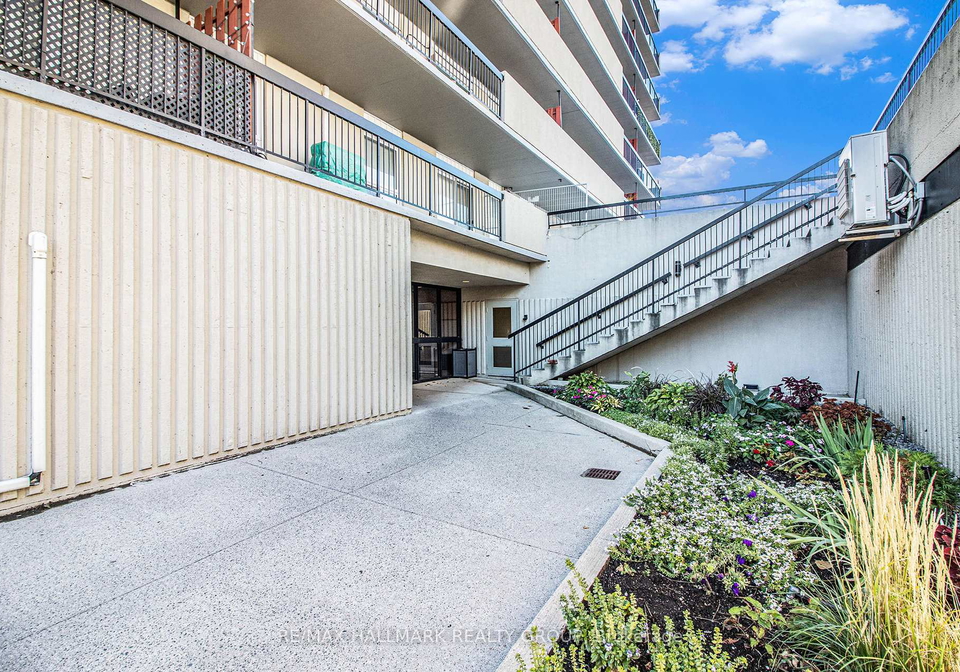 158c-mcarthur-avenue-ottawa-ontario-x12483488