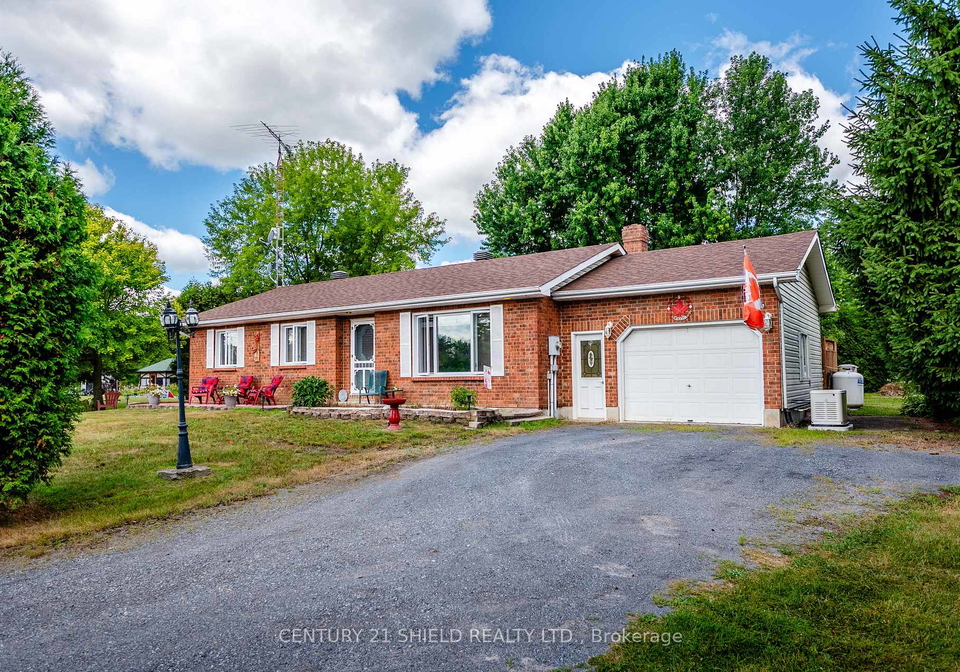 14215-county-road-2-highway-south-stormont-ontario-x12485263