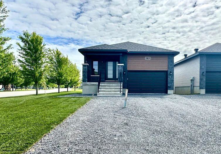 1232-monblanc-crescent-russell-ontario-x12485593