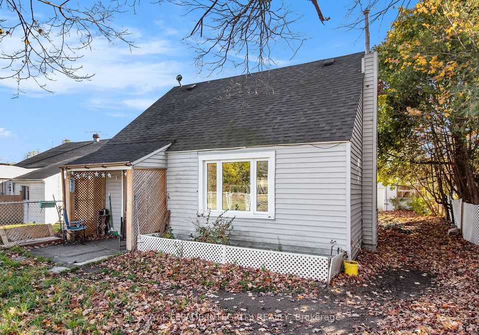 30-churchill-crescent-smiths-falls-ontario-x12485645