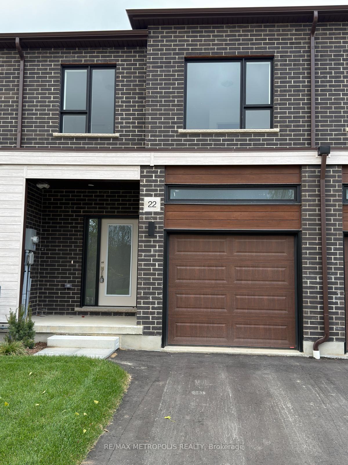 20-oak-forest-common-cambridge-ontario-x12486387