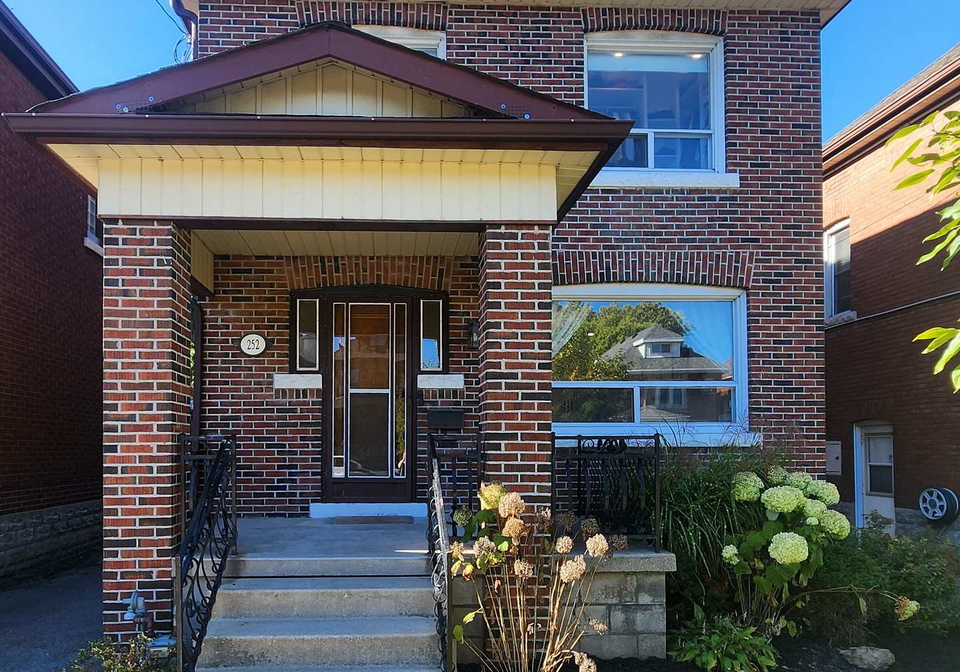 252-graham-avenue-s-hamilton-ontario-x12487364