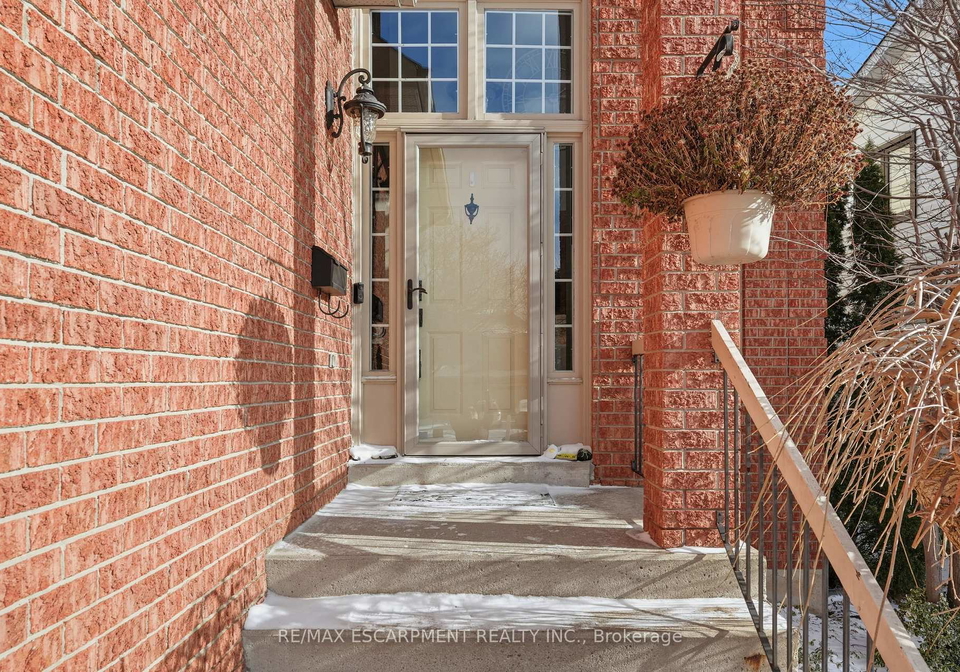 36-pinecreek-road-hamilton-ontario-x12493416