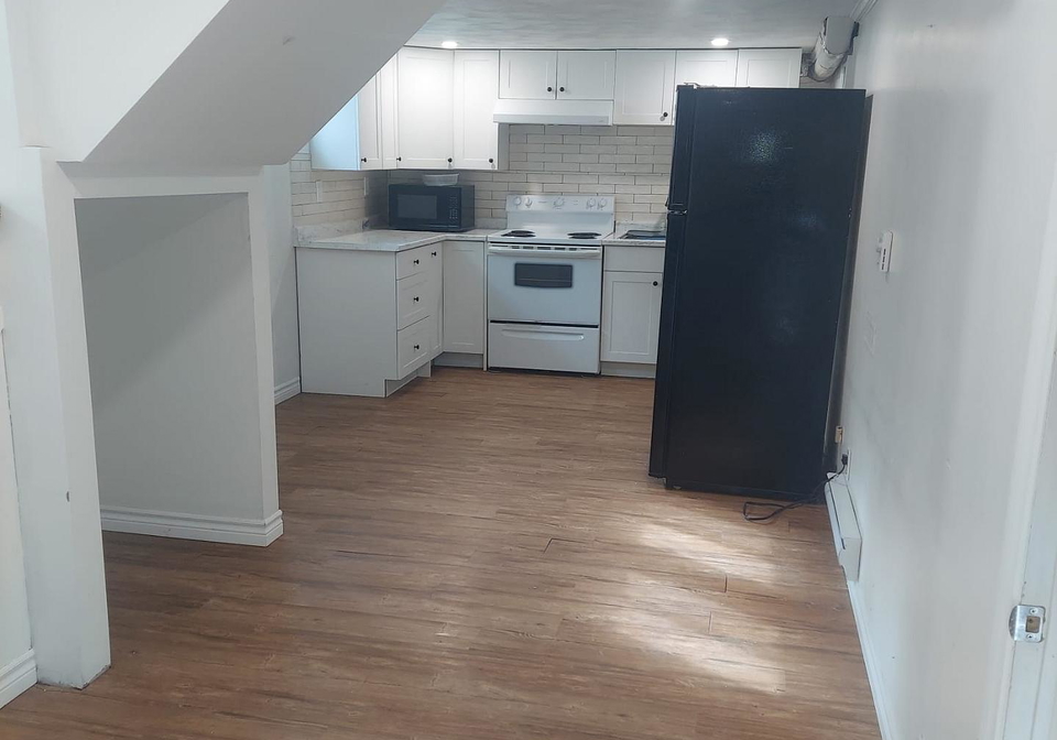355-greenfield-avenue-kitchener-ontario-x12493556