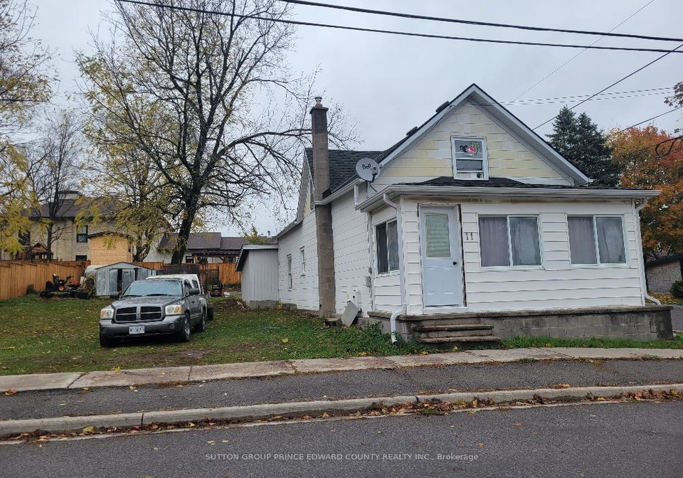 11-low-street-prince-edward-county-ontario-x12496534