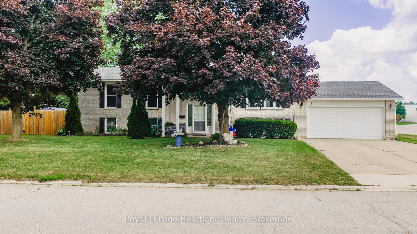 1-alexander-street-huron-east-ontario-x12505346